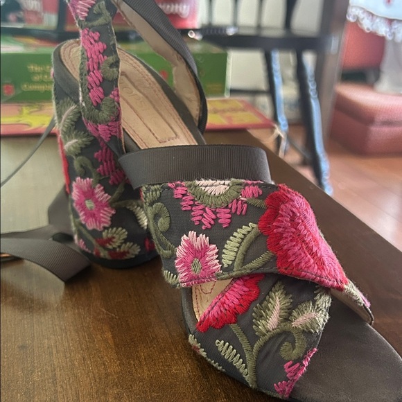 Topshop Embroidered Gray Sandals with Pink Accents - Picture 2 of 6